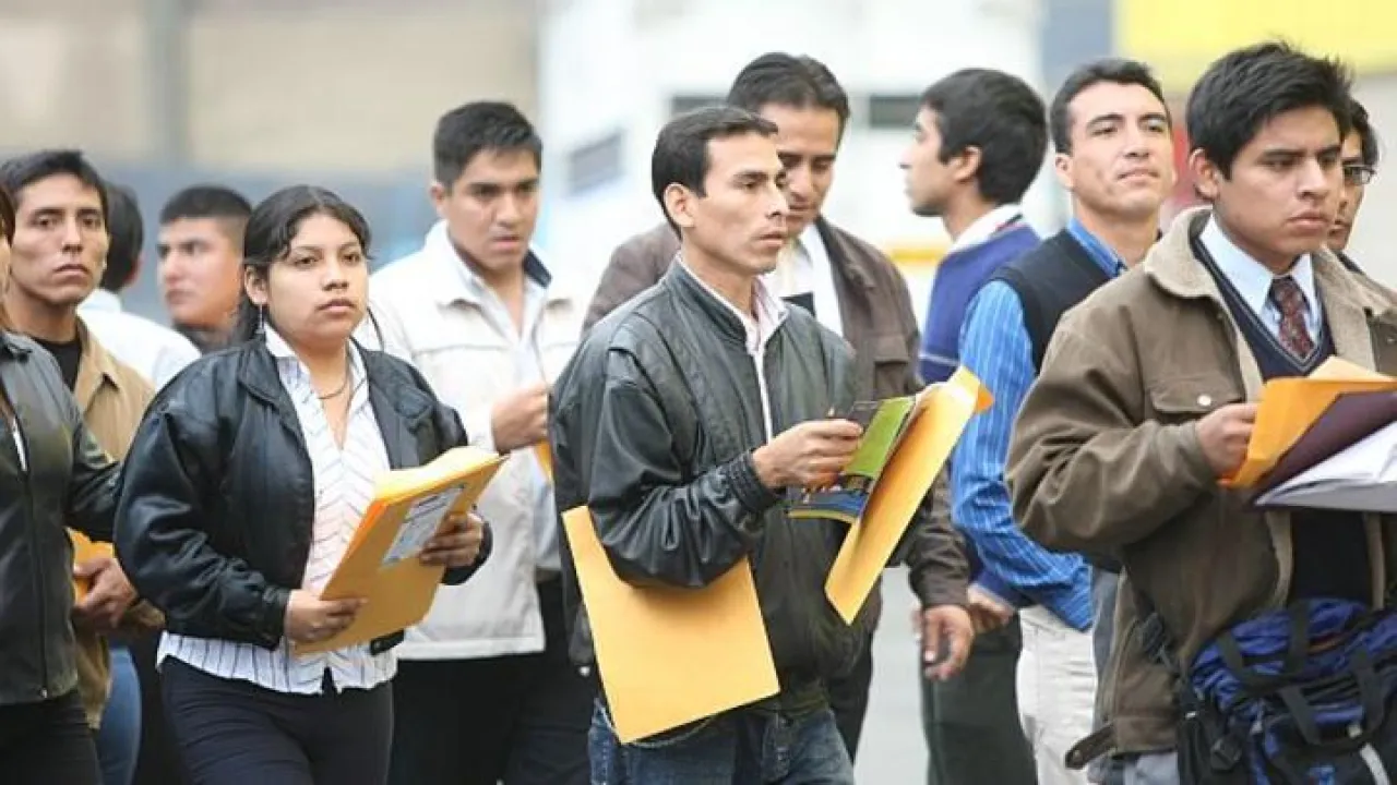 Más del 70% de trabajadores peruanos está inconforme en sus labores y espera formar su empresa