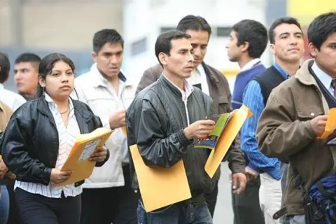 Más del 70% de trabajadores peruanos está inconforme en sus labores y espera formar su empresa