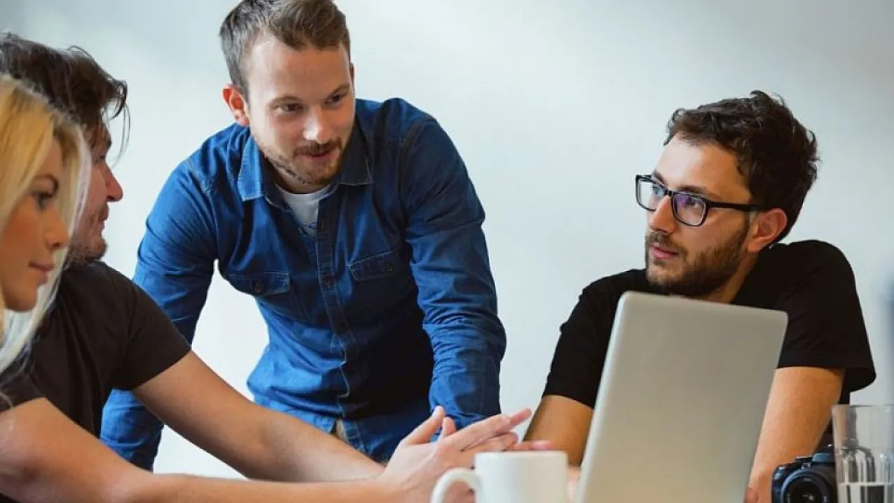 Tener un trabajo dependiente y emprender a la vez sí se puede: 6 tips para lograrlo