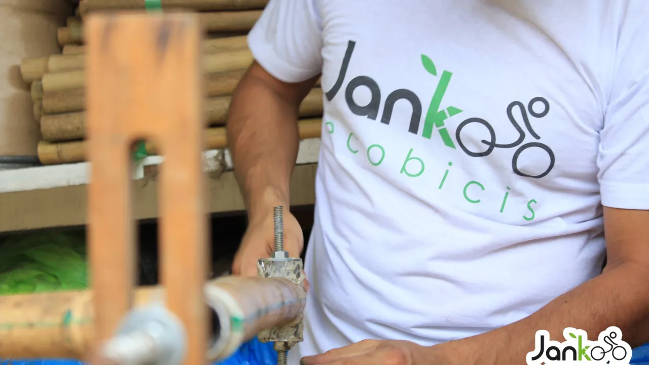 Conoce a los emprendedores peruanos que fabrican bicicletas ecoamigables con bambú