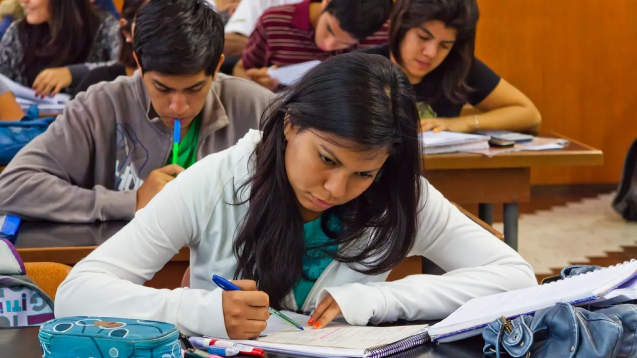 ¿Cómo puedes empezar tu propia empresa desde la universidad?