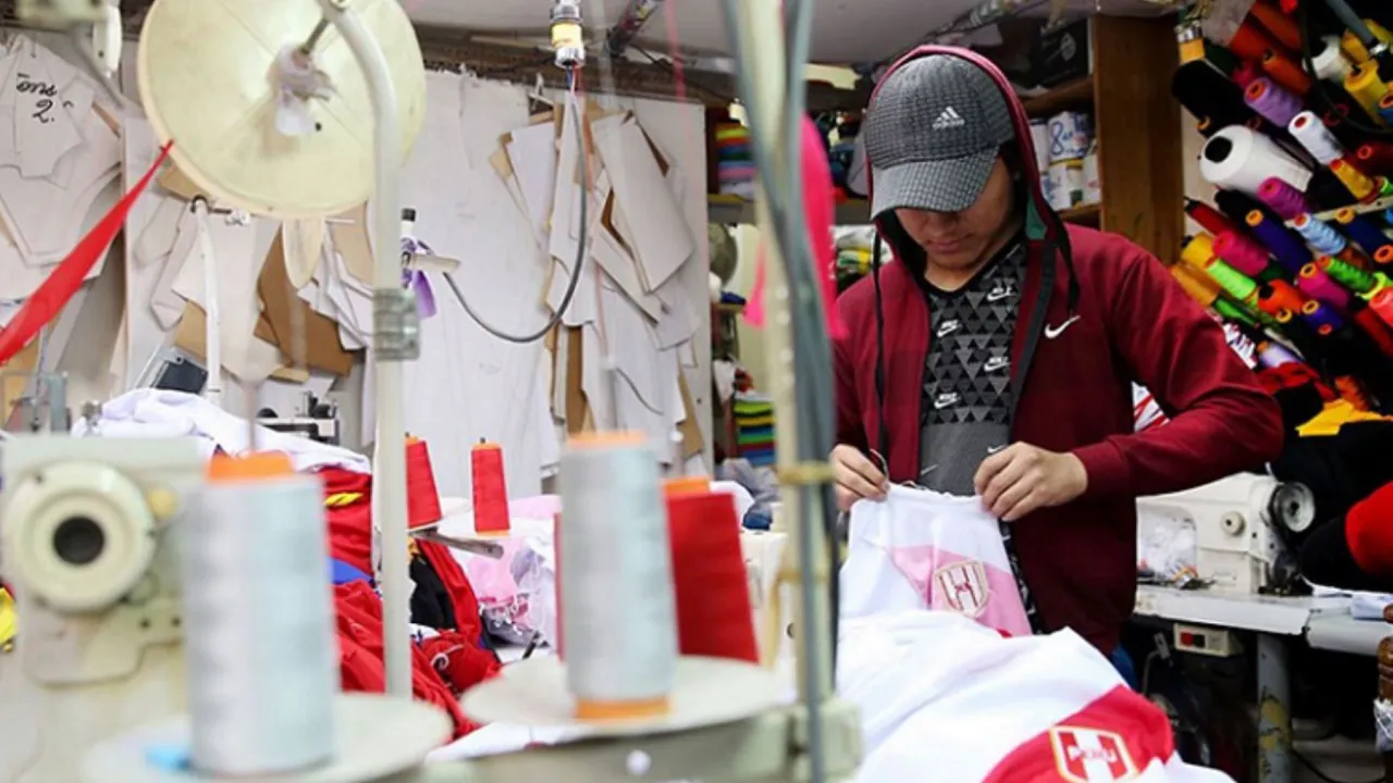Un emprendedor no solo comercializa productos, también busca soluciones a problemas
