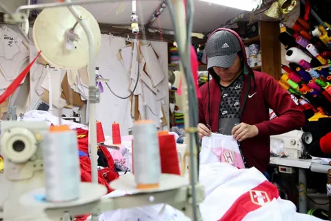 Un emprendedor no solo comercializa productos, también busca soluciones a problemas