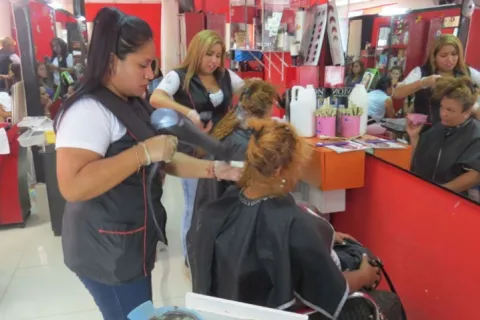 Pasos para iniciar emprendimientos de moda y belleza en el Perú