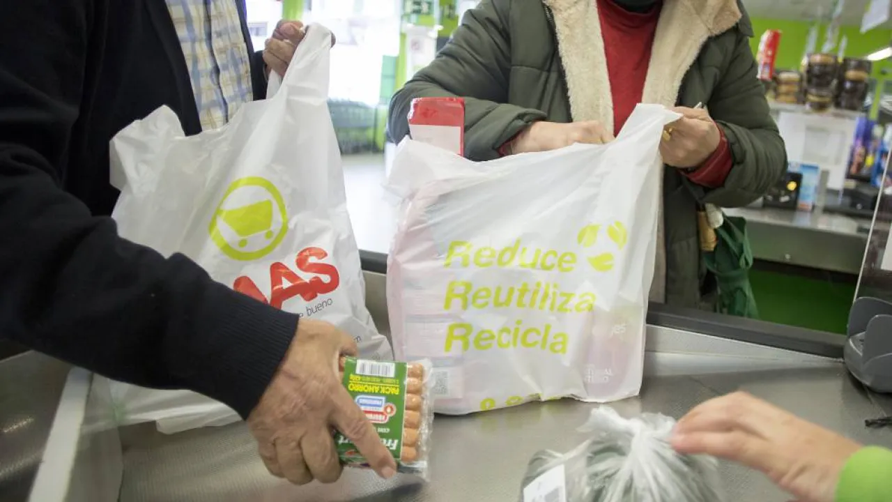 Lo que debes saber sobre el impuesto al consumo de las bolsas de plástico