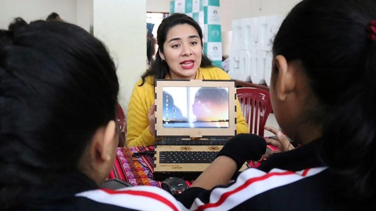 Wawalaptop, la portátil creada por emprendedores peruanos con material reciclado