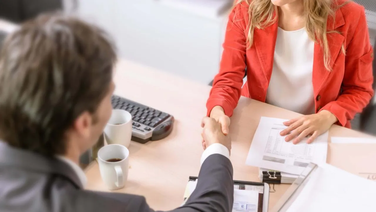 7 estrategias para dirigir una empresa y construir un negocio sólido