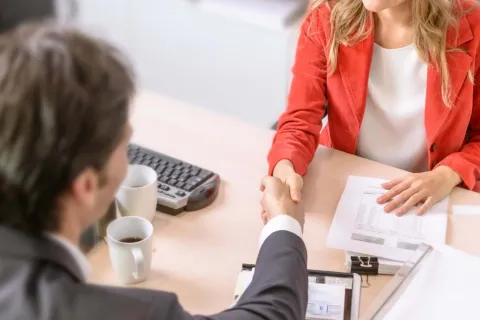 7 estrategias para dirigir una empresa y construir un negocio sólido