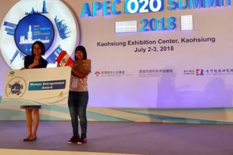 Peruana gana premio por emprendimiento en Taiwán