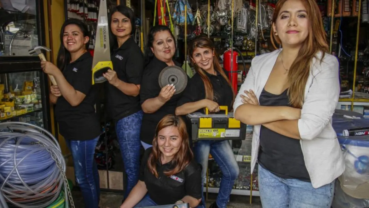 Conoce a la emprendedora que empodera a mujeres en el mercado ferretero a través de su empresa