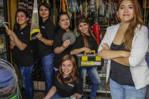 Conoce a la emprendedora que empodera a mujeres en el mercado ferretero a través de su empresa