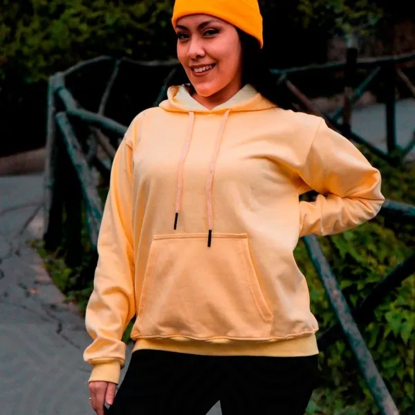 Poleras con capuchas