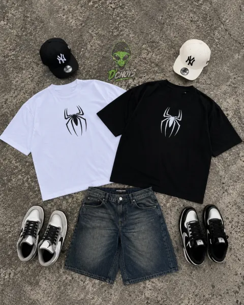 POLO ARAÑA BOXY FIT BLANCO Y NEGRO