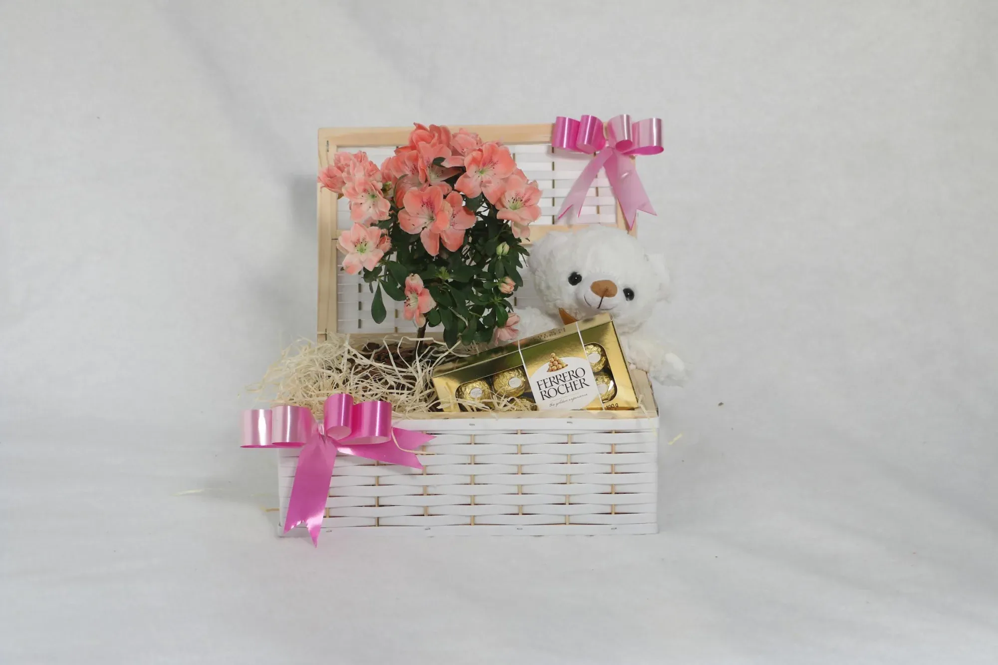 Fotos de stock gratuitas de alstroemeria, arreglo floral, básquet